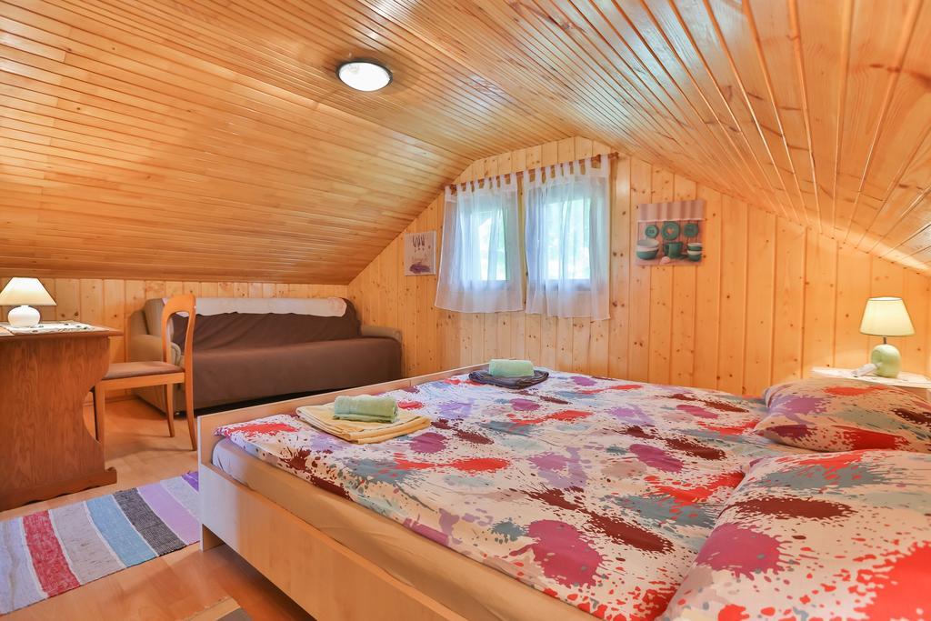 Holiday Home Trzan Josipdol Eksteriør billede