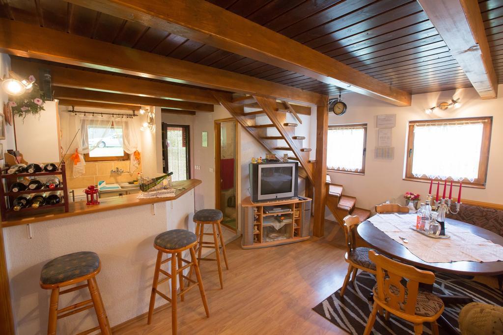 Holiday Home Trzan Josipdol Eksteriør billede